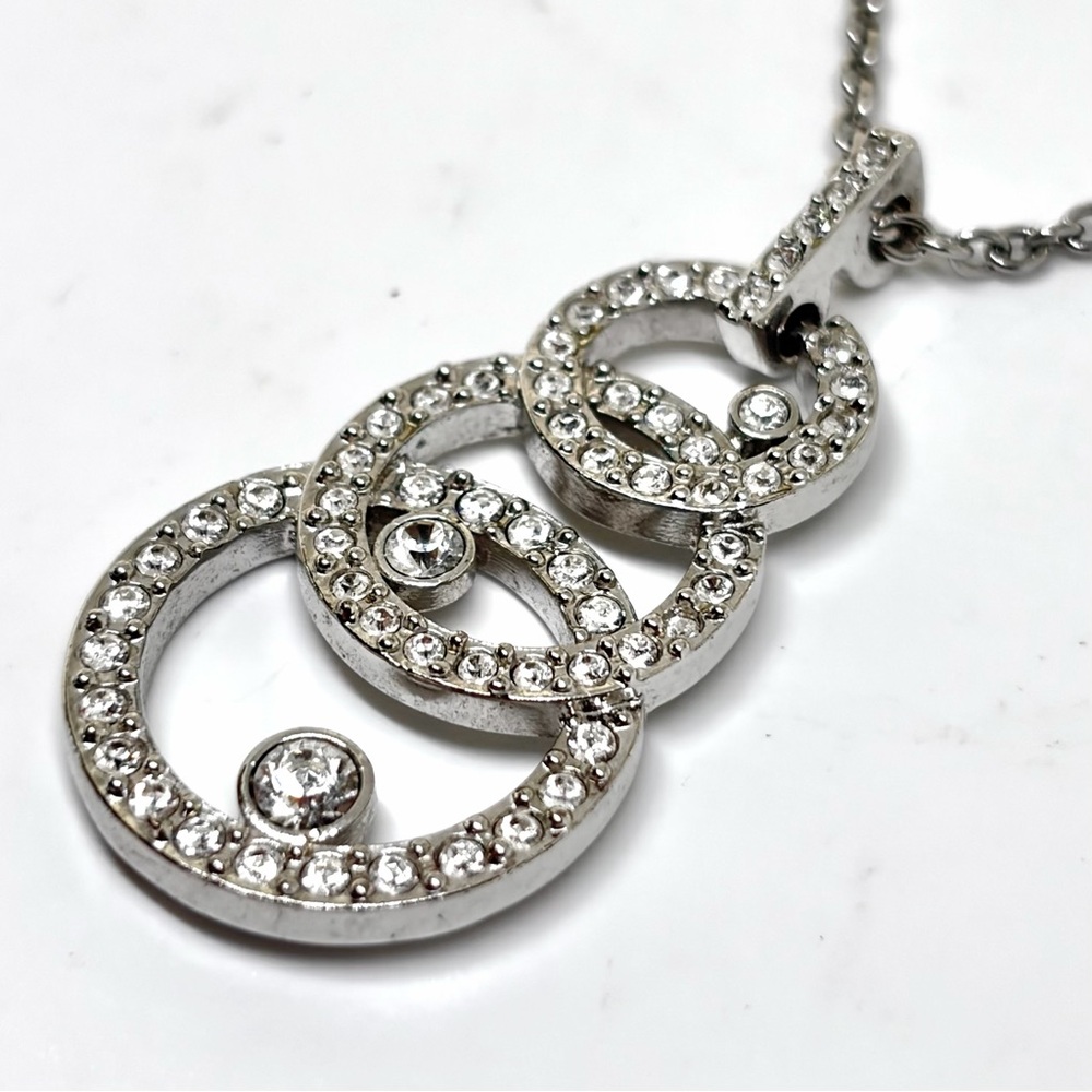 Vintage Swarovski Silver Tone Modern Austria Crystal Petite Hoop Chain Necklace - Picture 7 of 12